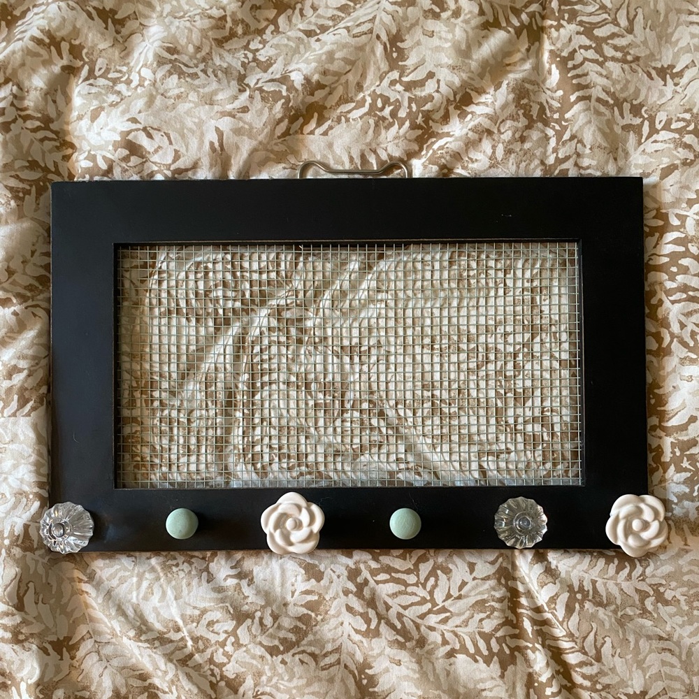 Wall jewelry holder